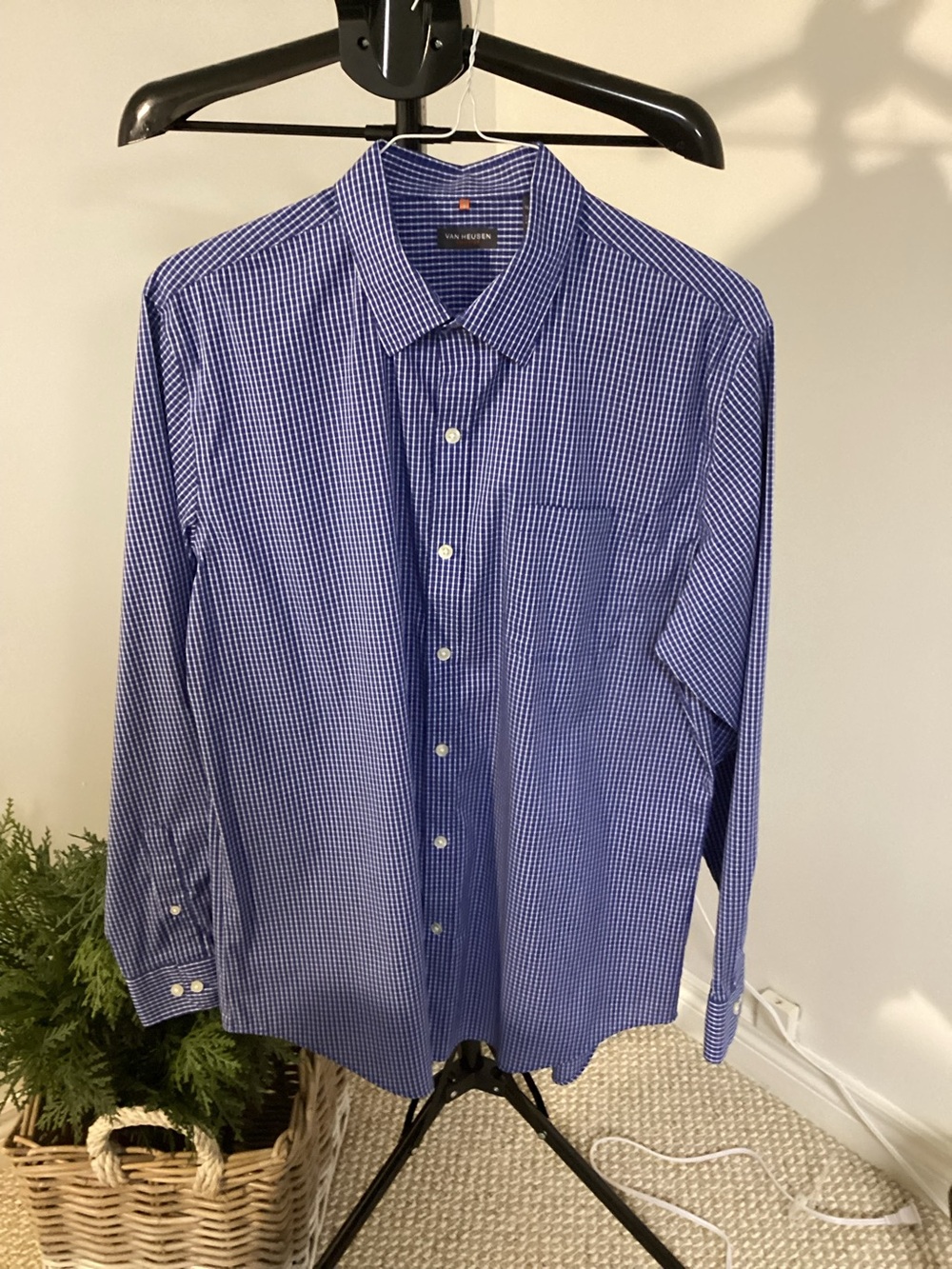 Van Heusen Men’s Long Sleeve Royal Blue Gingham Dress Shirt Size
L16-161/2